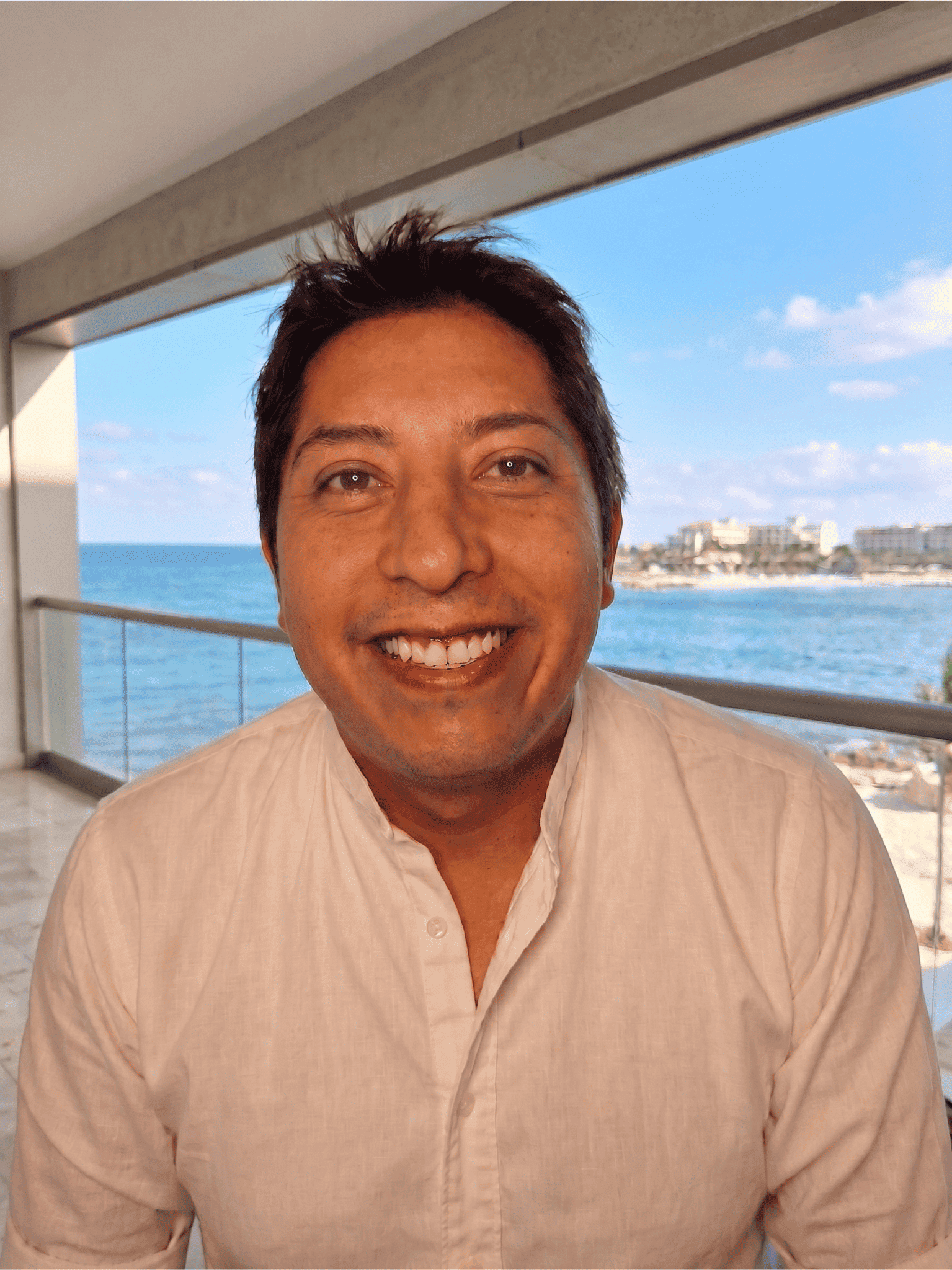 Leonel Cortes, agente de seguros experto en planes personales de retiro y tranquilidad financiera en México.